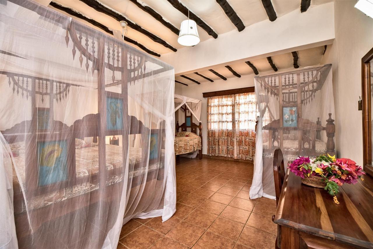 Jacaranda Beach Resort Watamu Exterior photo